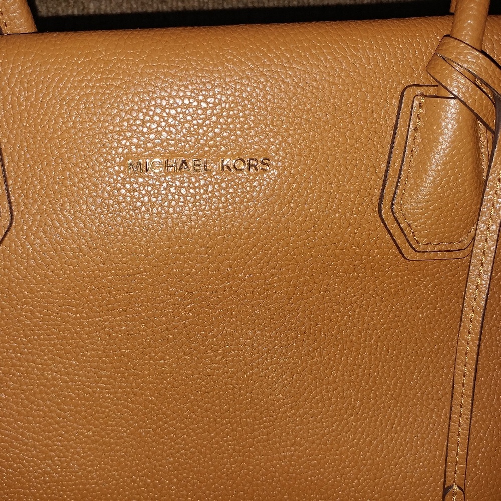 Gently used Michael Koss handbag🔥🙌💯 - Picture 2 of 8